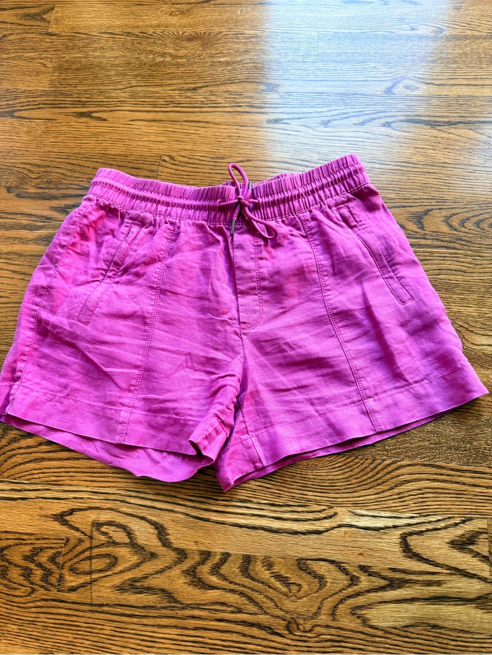Athleta Fuchsia Linen shorts .Elastic waistband Tie waist.Zip pockets. EUC S